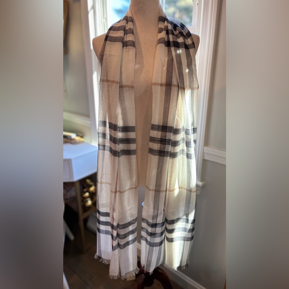 New! Burberry giant check gauze scarf